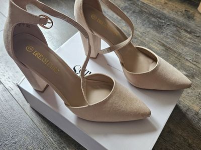 Size 9 Suede heels nude
