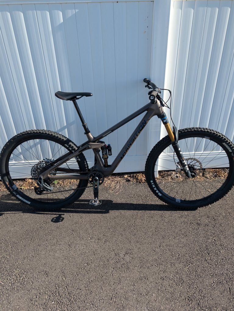 Transition Smuggler Carbon – X0 Transmission (Size Medium)