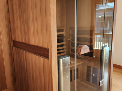 Jacuzzi 2 person clear light sauna FULL CEDAR!! Infrared 2 person