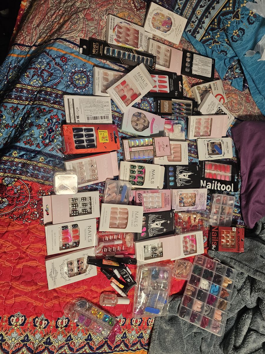 Huge lot press on nails