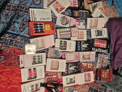Huge lot press on nails