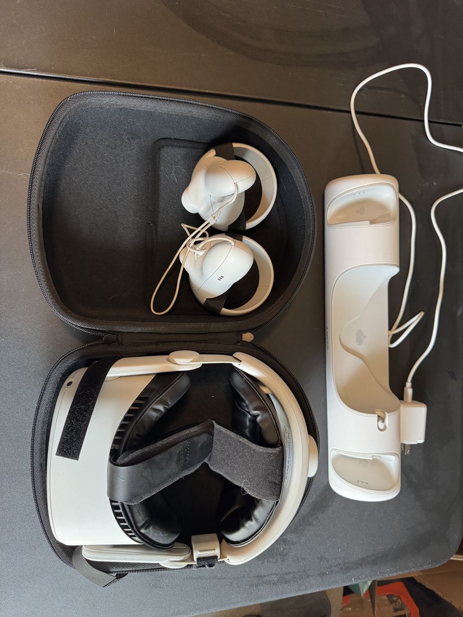 Quest 2 256gb W/ Dock