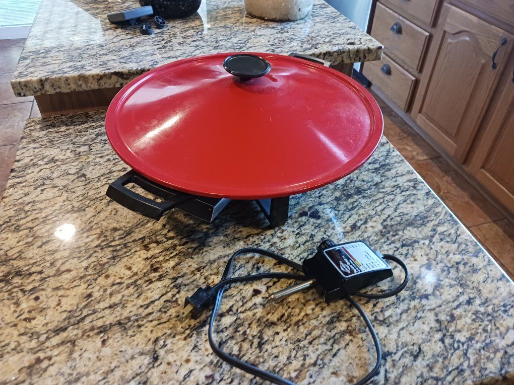 Presto Electric Wok Non-Stick with Temperature Control - Used