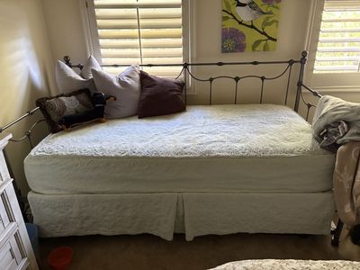 Trundle bed