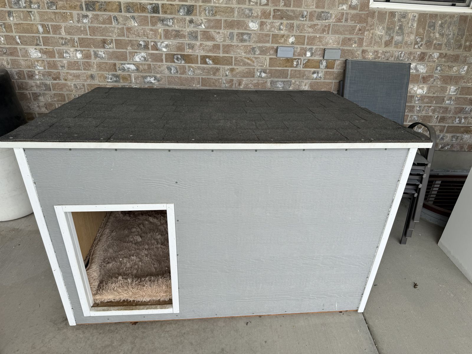 Large two room dog house