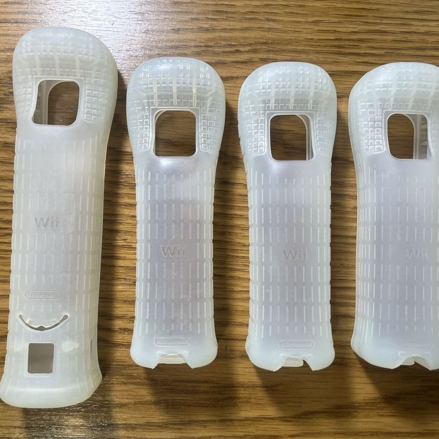 Lot of 4 silicon Wii remote covers