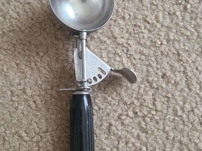 Scooper for ice cream ot mashed potatoes