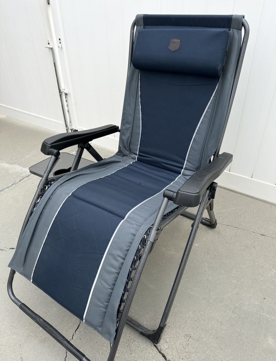 Nice Comfy Zero Gravity Chair With Pillow