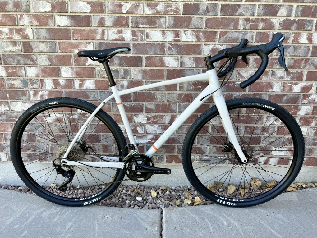2022 Large Co-Op REI ADV 2.2 Gravel Bike