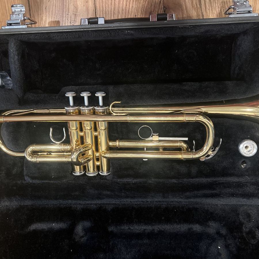 YAMAHA 2330 TRUMPET w/CASE - REALLY NICE!