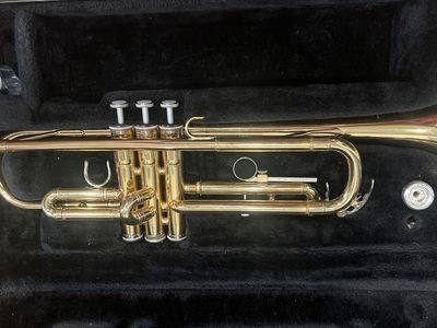 YAMAHA 2330 TRUMPET w/CASE - REALLY NICE!