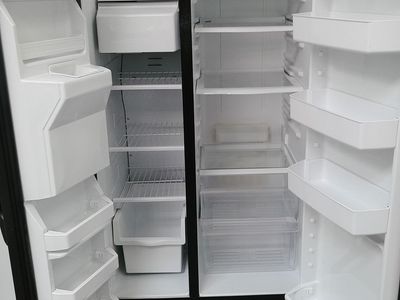 Side by Side Refrigerator~Water and Ice~90 Day Guarantee