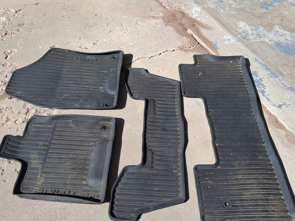  Honda Pilot All-Weather Rubber Floor Mats Set - Black $50 o.b.o