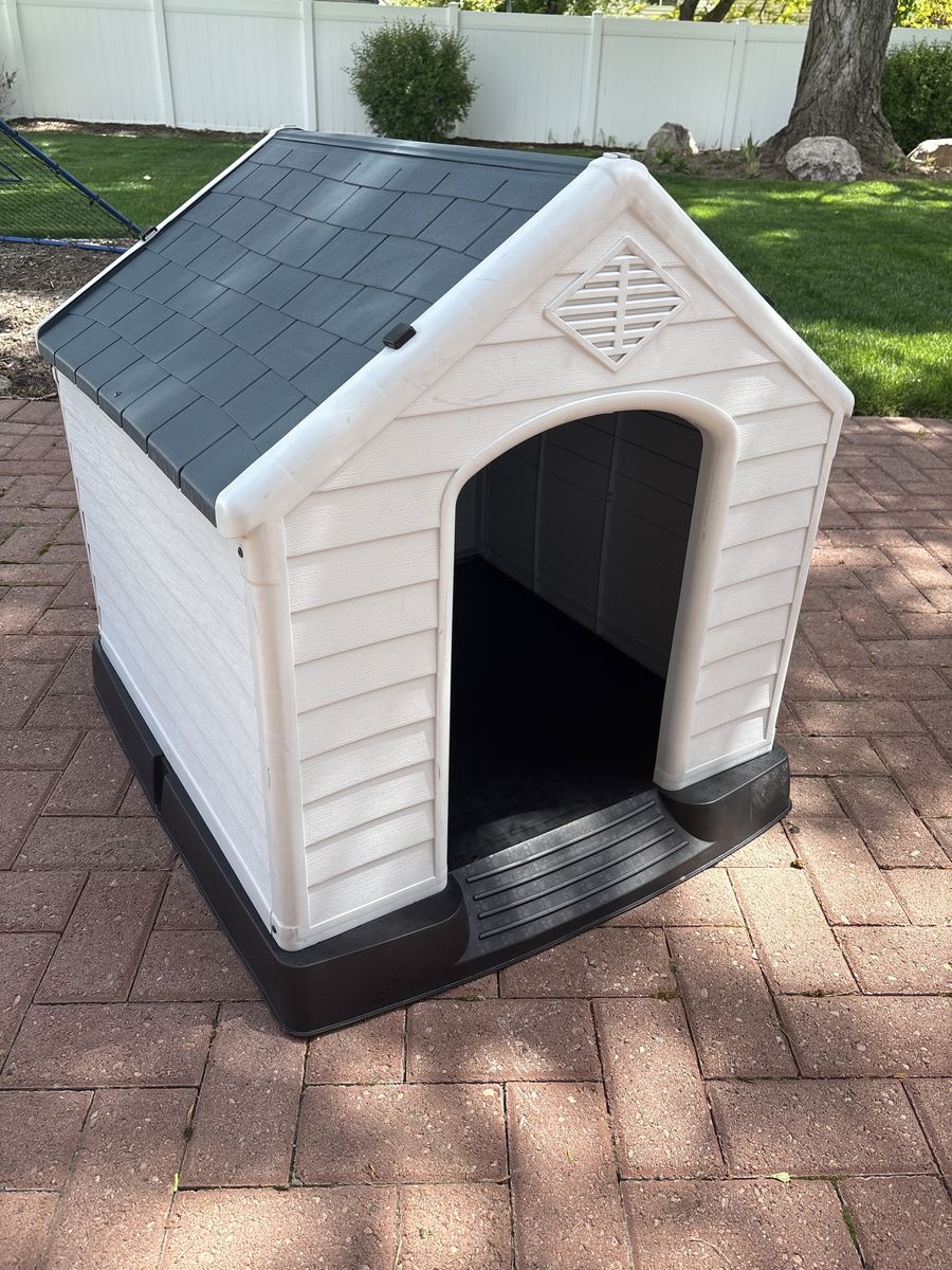 Plastic Outdoor Indoor Dog House for Medium Dog