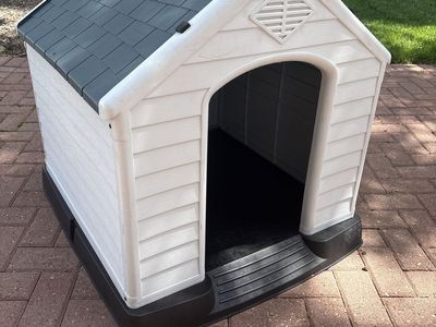 Plastic Outdoor Indoor Dog House for Medium Dog
