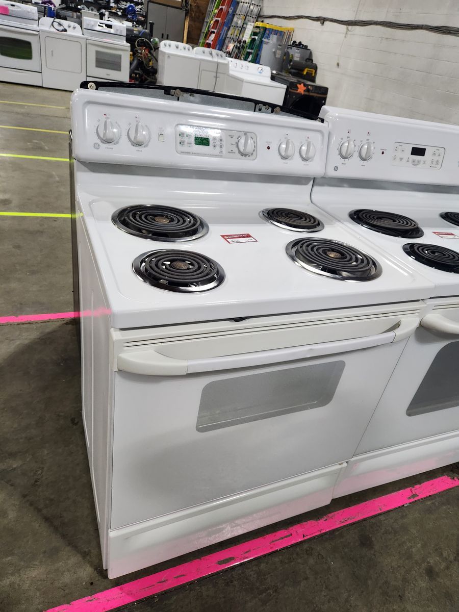 NICE GE COIL TOP RANGE - W-WARRANTY