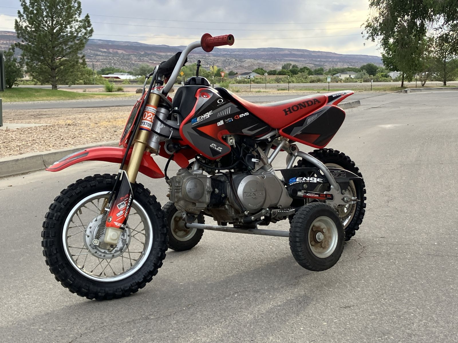 Honda CRF50 Kids Dirt Bike with Training Wheels