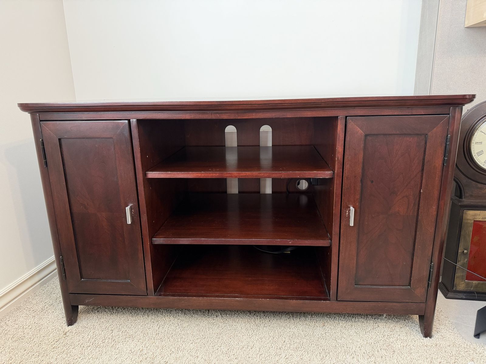 Tv corner hutch