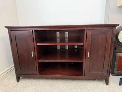 Tv corner hutch