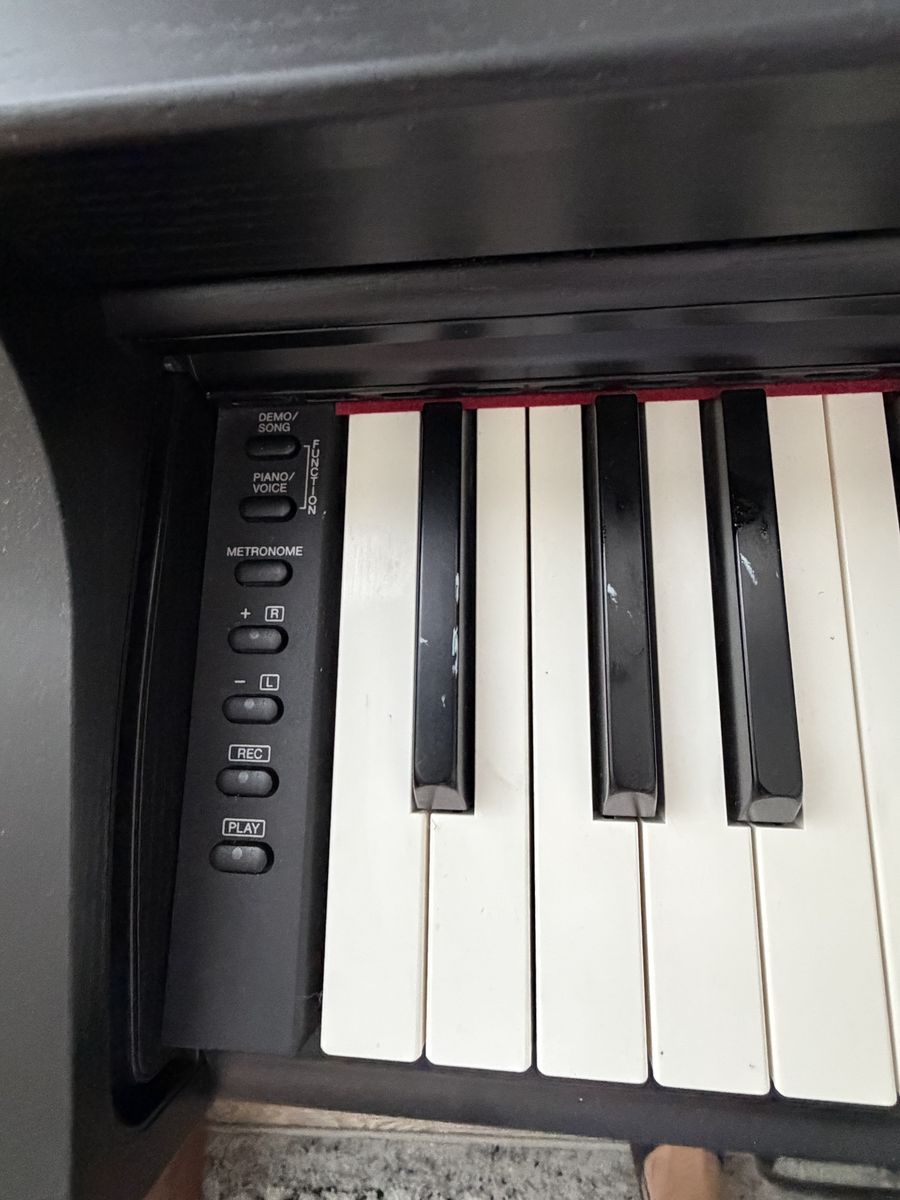 Yamaha Arius YDP-163 Digital Piano with Bench & Power Supply