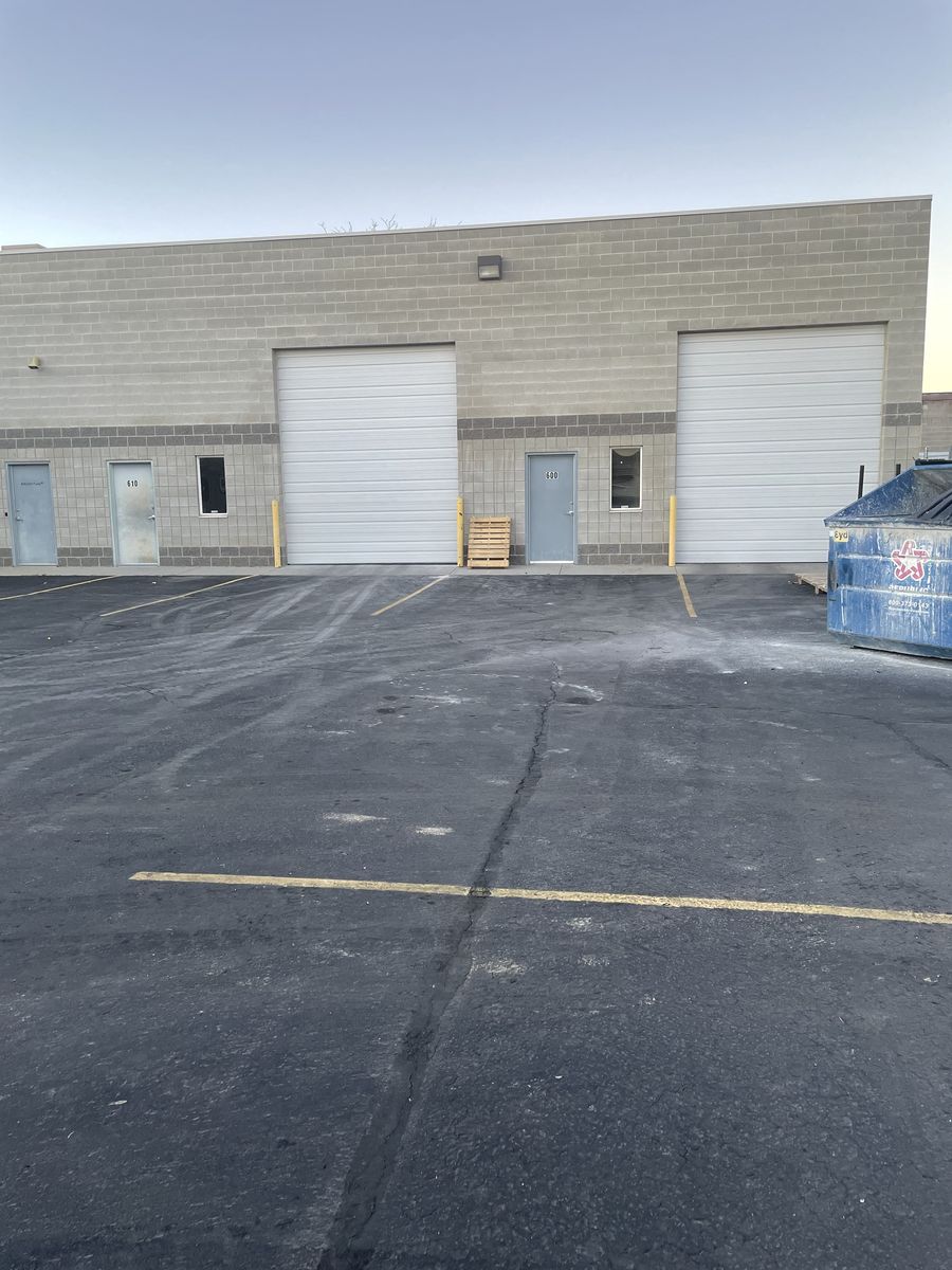 1800 sq ft Sandy Office Warehouse for rent
