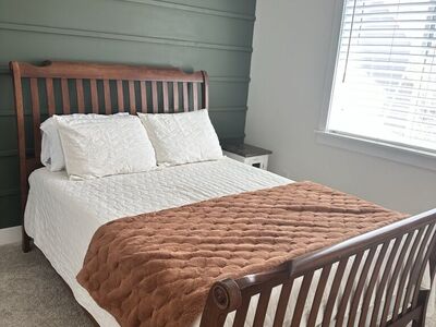 Queen Size Wood Bed Set