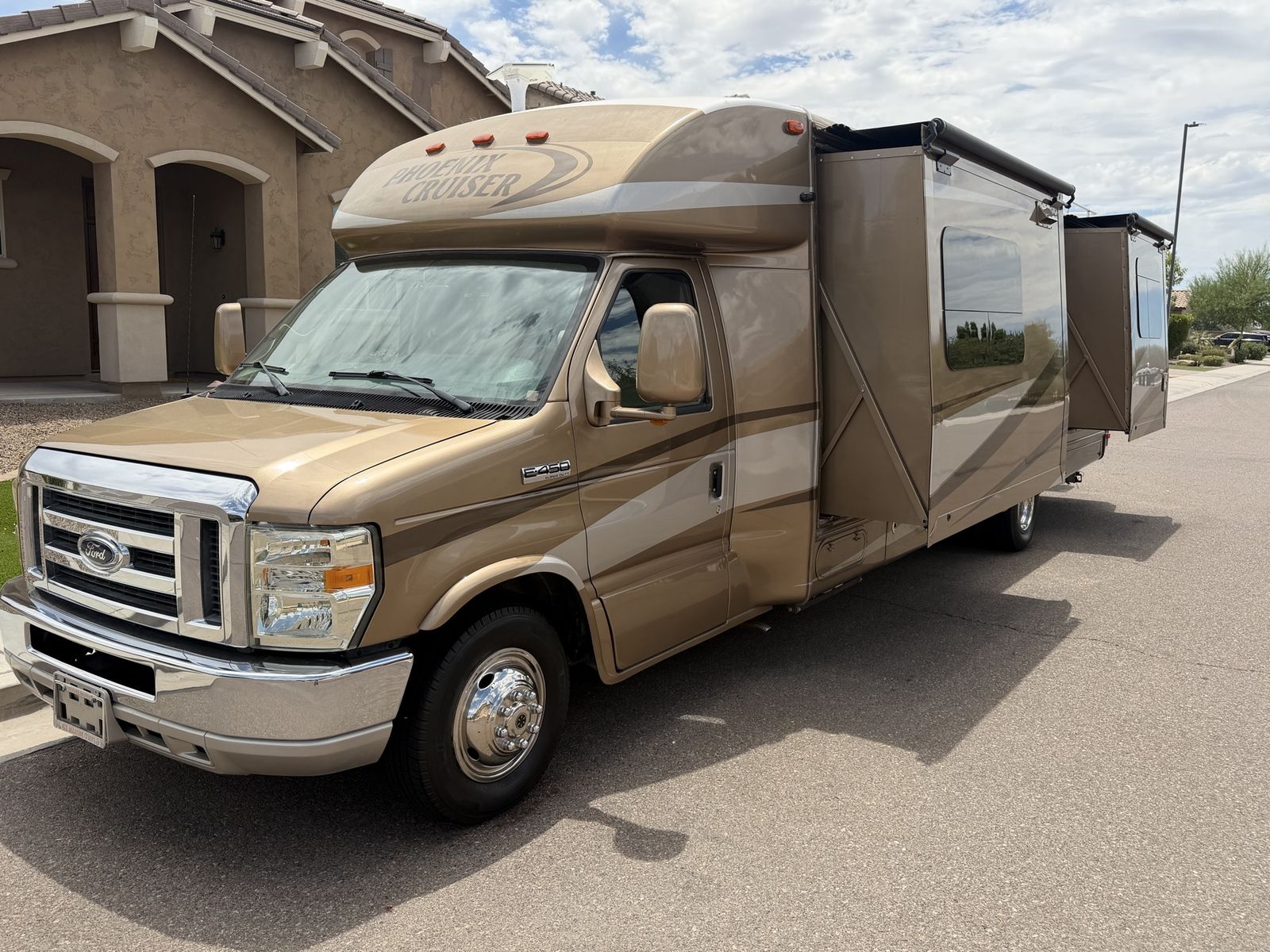 Model 2910T 2014 Phoenix cruiser Low Miles!