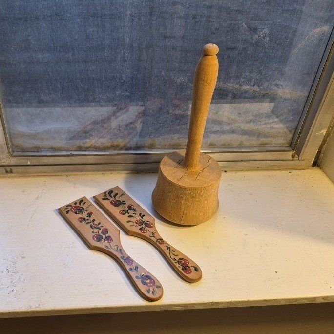 Vintage Hand-Carved Wooden Butter Molds & Mallet Set - Farmhouse Kitchen Decor