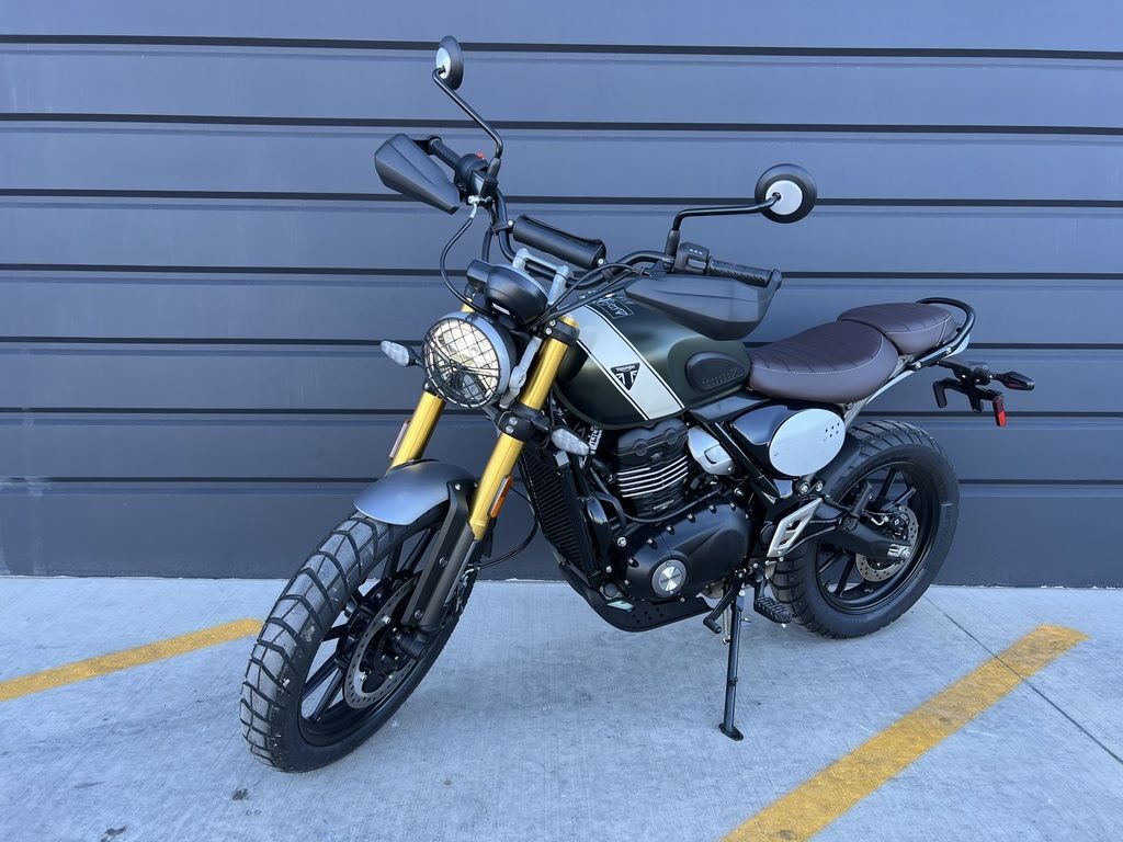 2025 Triumph Scrambler 400 X Matte Khaki Green / Fusion White