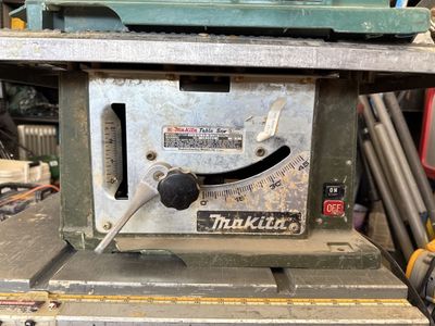 Makita 2708 8-1/4" Table Saw - 12A, 4500 RPM for Woodworking & DIY Projects
