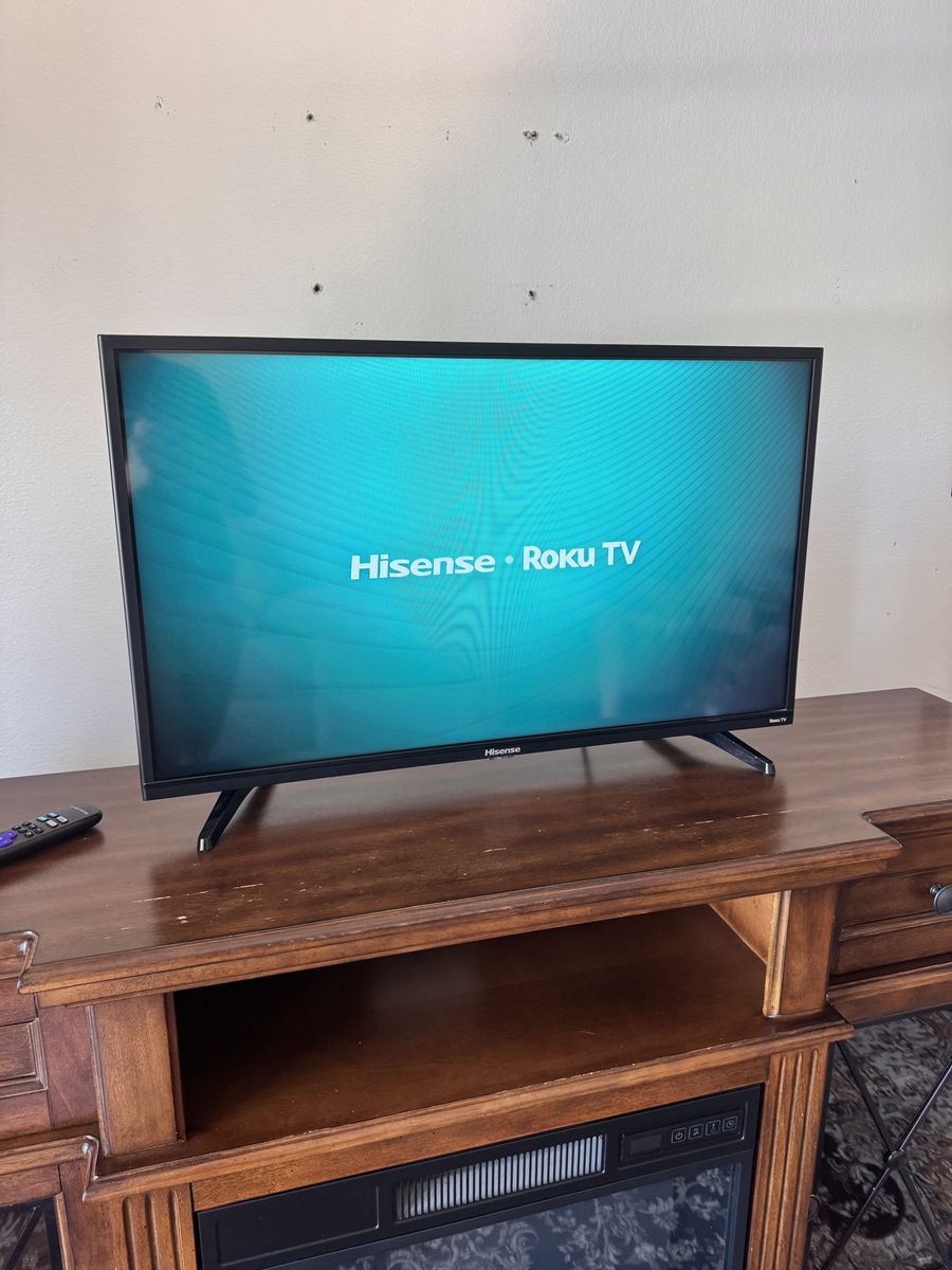 Hisense 32-Inch Smart Roku LED TV
