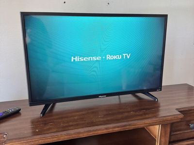 Hisense 32-Inch Smart Roku LED TV