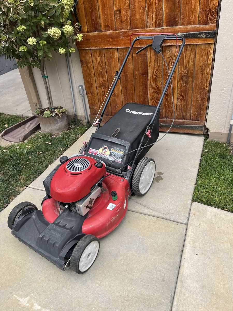 Troy-bilt self propelled lawnmower runs great.