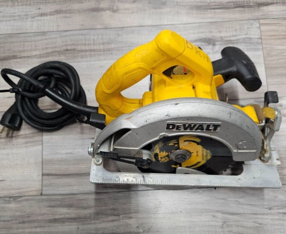 DEWALT CORDED 7 1/4 INCHES CIRCULAR SAW