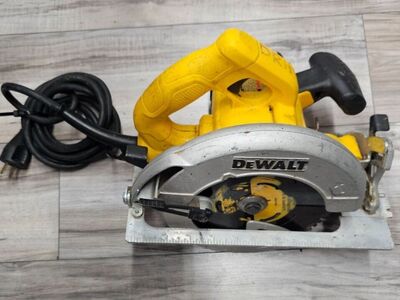 DEWALT CORDED 7 1/4 INCHES CIRCULAR SAW