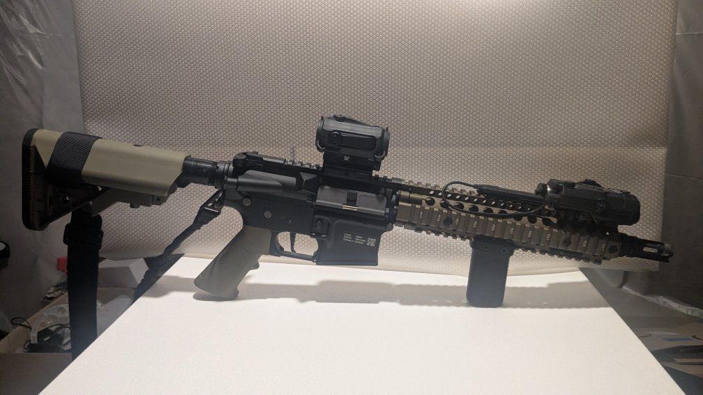 Daniel Defense MK18 Airsoft Gun with suppressor/flash hider combo