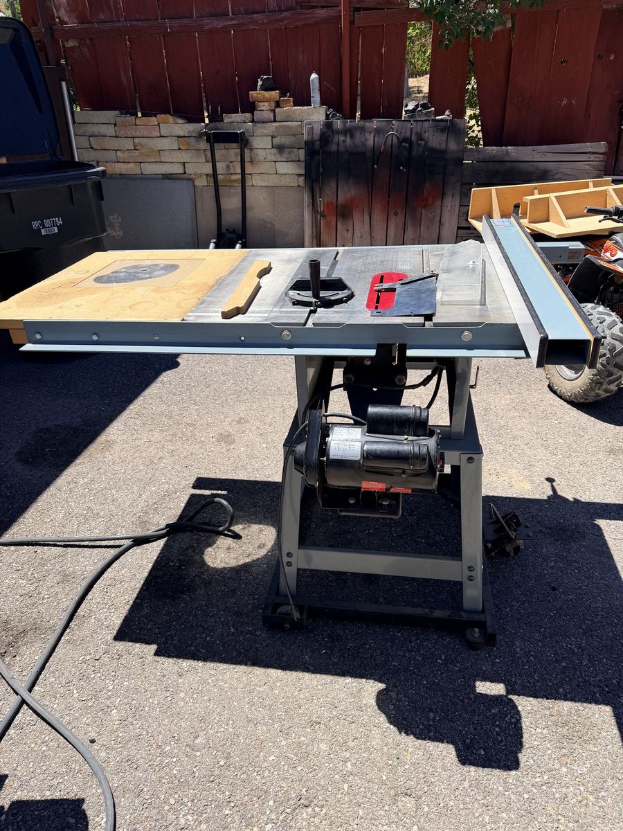 Delta 10" Contractor Saw Table Saw, Model 36-938, Industrial/Construction Tool