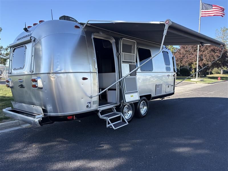 Visiting National Parks this Winter? This is the perfect size- 2018 Airstream International 23FBQ