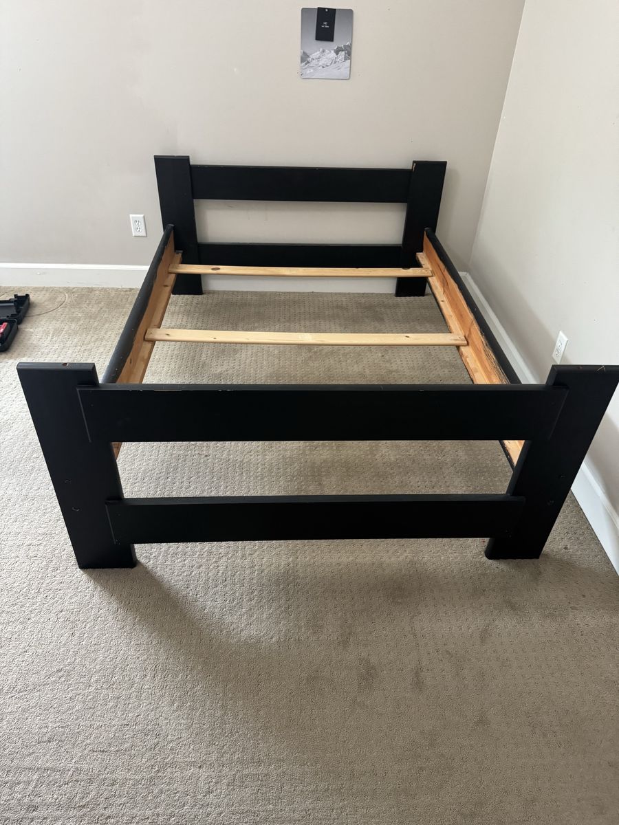 Wood Bed Frame. Full