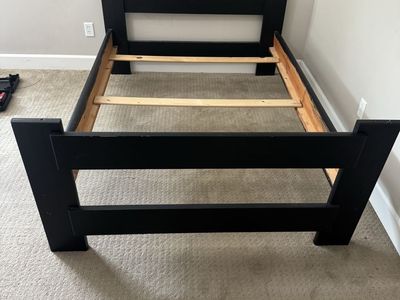 Wood Bed Frame. Full