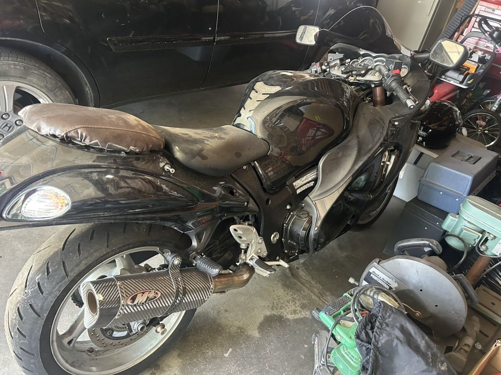 2019 Suzuki GSX1300 Hayabusa – Black – $10,900