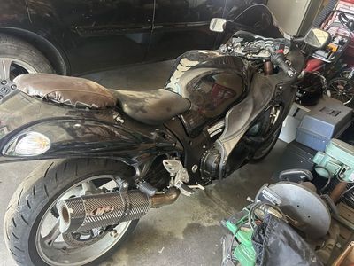 2019 Suzuki GSX1300 Hayabusa – Black – $10,900