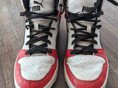 Puma shoes red, black & white sz 9.5 (9 1/2)