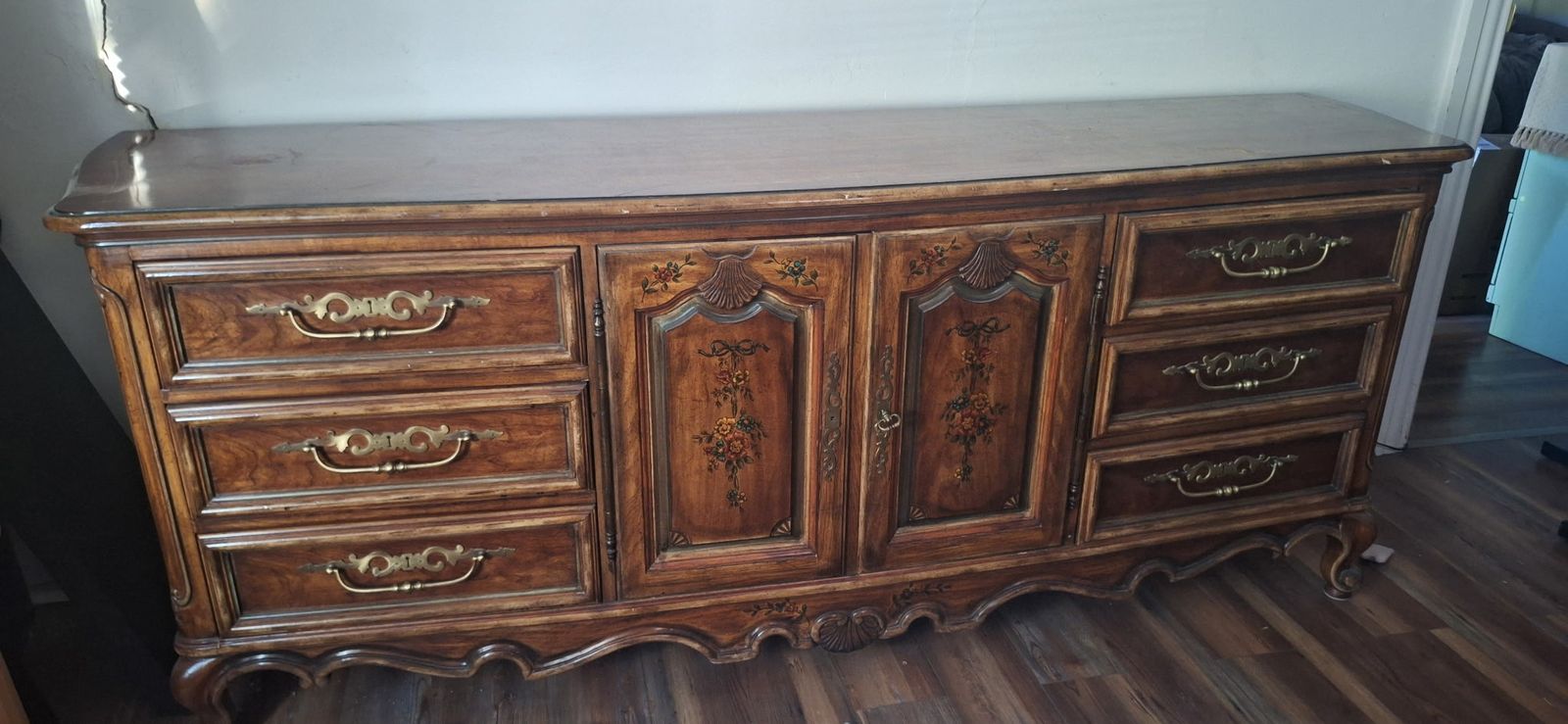Main image 4