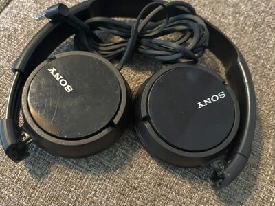 Sony Wired Over Tje Ear Headphones In Great Condit