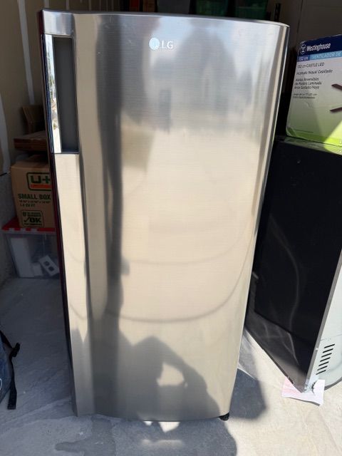 LG Mid Sized Refrigreator