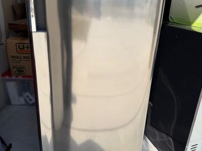 LG Mid Sized Refrigreator