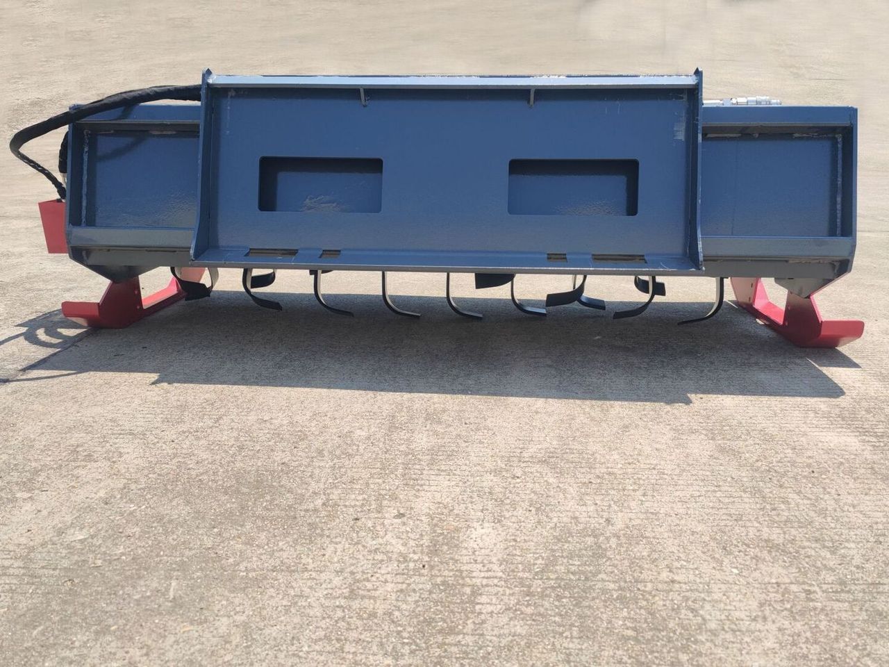 Main image 3