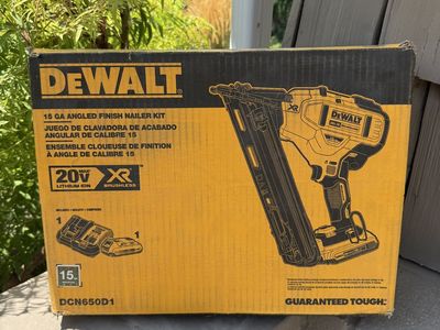 DEWALT 20V MAX XR 15 GA Angled Finish Nailer Kit with Battery & Charger