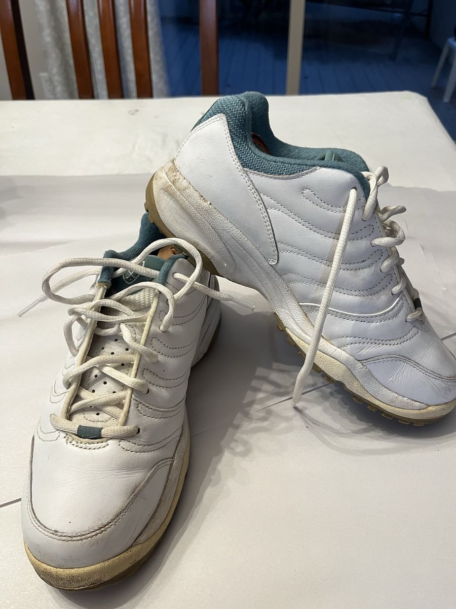 Nike Women's White Synthetic Athletic Shoes - Size 7.5 US